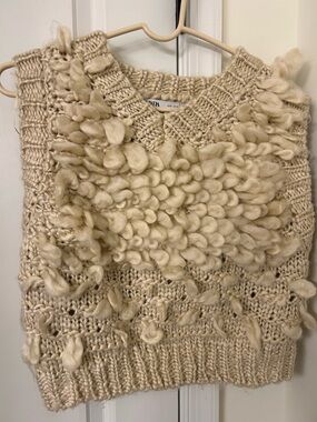 Zara Chunky Cream Knit Sweater Vest. Size S EUC